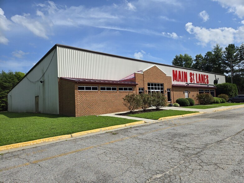 More Photos Of 2006 S Main St, Farmville Bowling Alley For Sale
