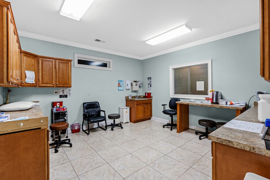 More Photos Of 3583 US-17 BUS, Murrells Inlet Medical For Lease