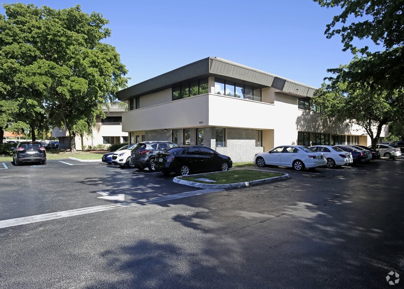 More Photos Of 9485 Sunset Dr, Miami Unknown For Lease