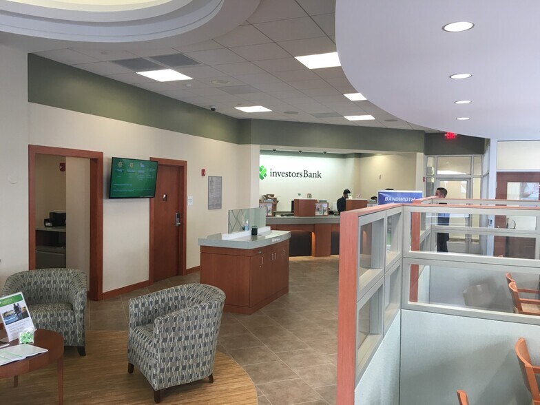 More Photos Of 385 George St, New Brunswick Restaurant For Lease