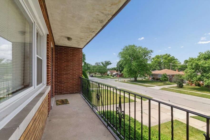 More Photos Of 1211 Homestead Rd, La Grange Park Apartments For Sale