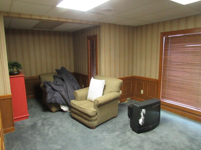 More Photos Of 219 8th St N, Columbus Office Residential For Lease