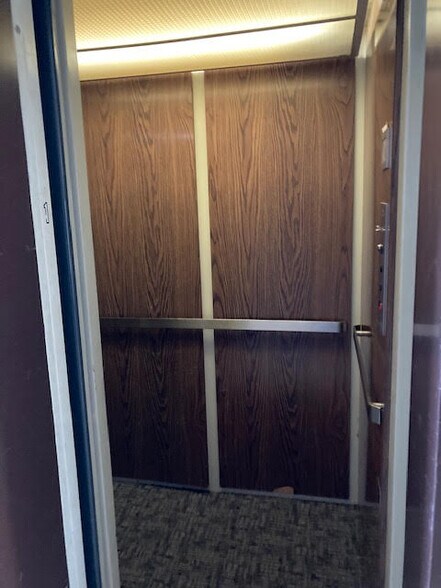 More Photos Of 1033 W College Ave, Appleton Medical For Lease