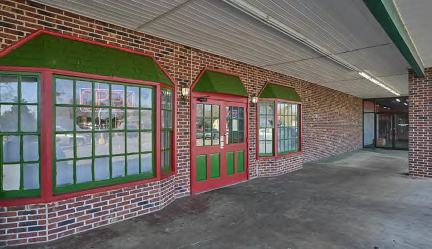 More Photos Of 850 College St, Eastman General Retail For Sale