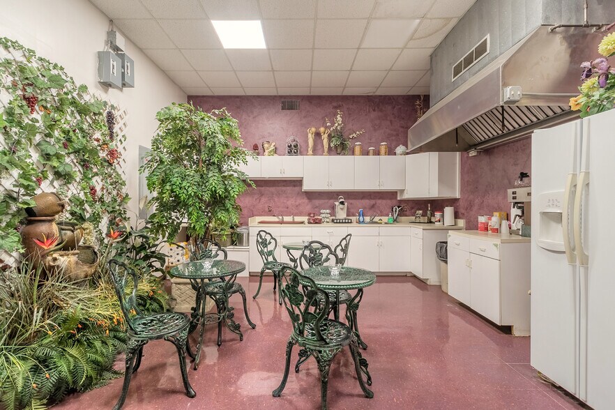 More Photos Of 1036 Derbyshire Rd, Daytona Beach Office For Sale