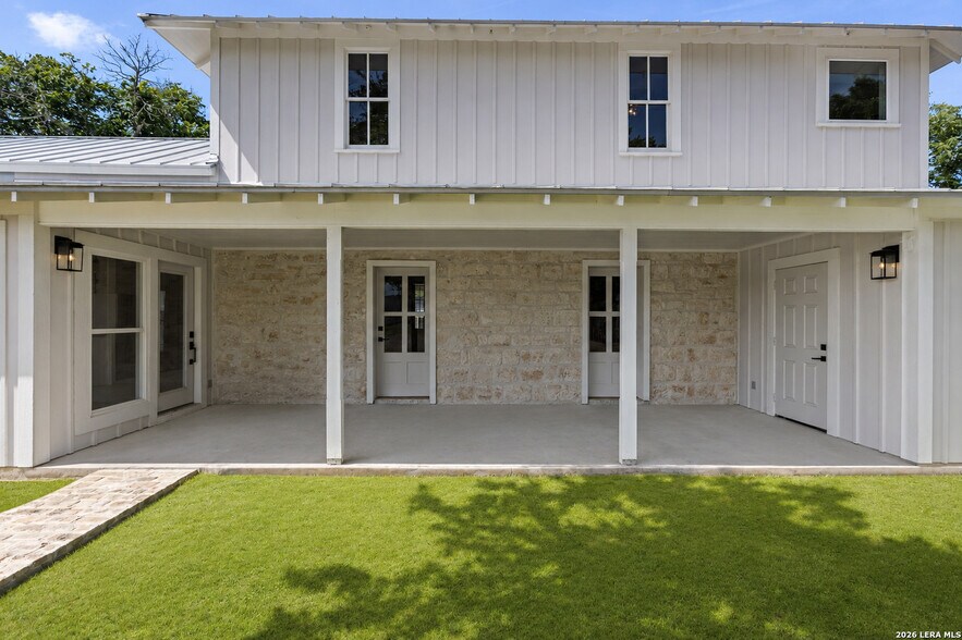 More Photos Of 824 High St, Comfort Flex For Sale