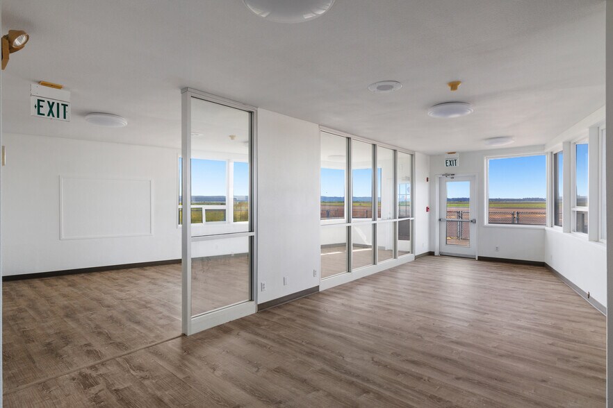 More Photos Of 1300 Airport way, Hoquiam Flex For Lease