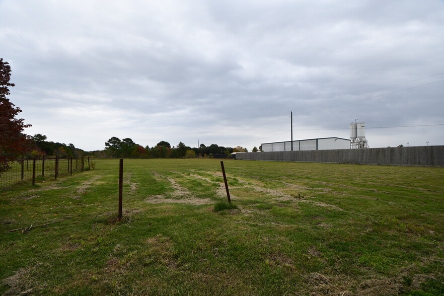 More Photos Of 19250 Becker Rd, Hockley Land For Sale