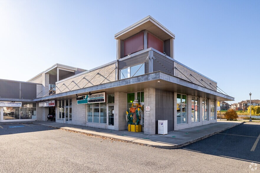 More Photos Of 2301 Rue De Versailles, Mascouche Storefront Retail Office For Lease