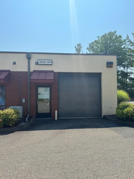 Primary Photo Of 120 Falcon Dr, Fredericksburg Flex For Lease