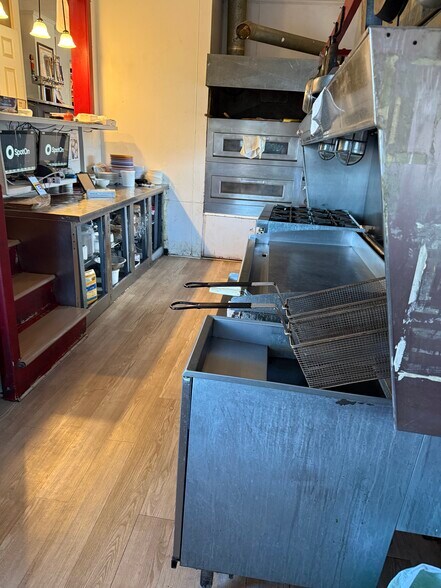 More Photos Of 305 N Main St, Bridgewater Storefront Retail Residential For Sale