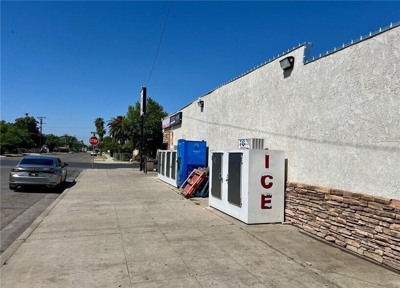 More Photos Of 409 E 12th, Madera Convenience Store For Sale