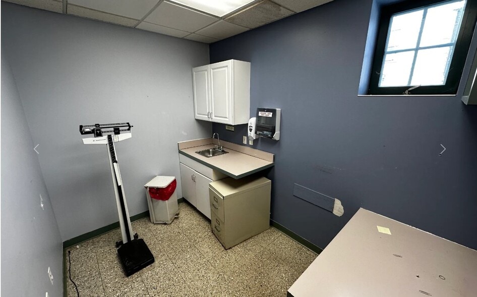 More Photos Of 105 Merrick St, Worcester Medical For Sale