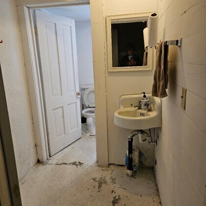 More Photos Of 155 N Elm St, Kalama Storefront Retail Residential For Sale