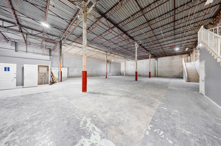 More Photos Of 2601 NW 105th Ave, Miami Warehouse For Sale