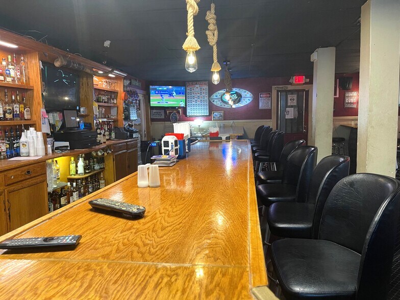 More Photos Of 2521 Waynesburg Dr SE, Canton General Retail For Sale