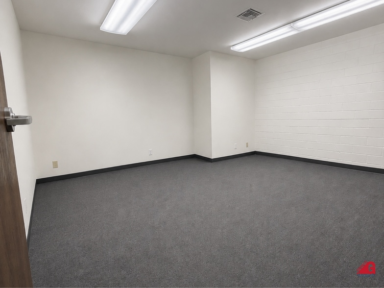 More Photos Of 21710-21730 Lassen St, Chatsworth Manufacturing For Lease