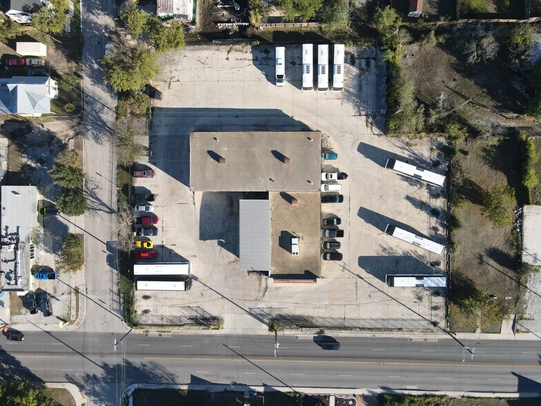 More Photos Of 1505 E Houston St, San Antonio Truck Terminal For Lease