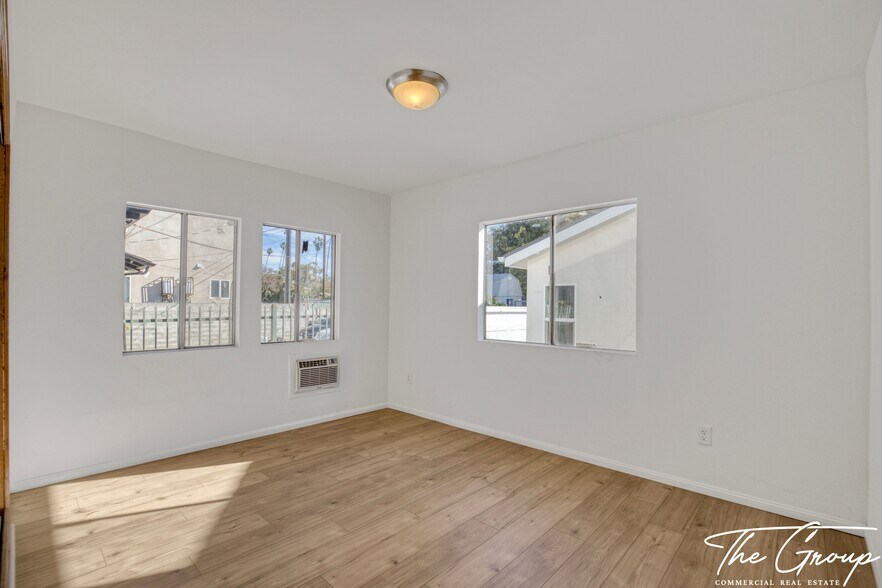 More Photos Of 856 W 47th St, Los Angeles Multifamily For Sale