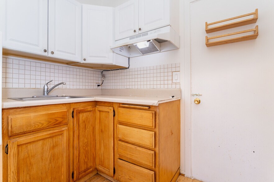 More Photos Of 9826 Columbus Ave, North Hills Multifamily For Sale