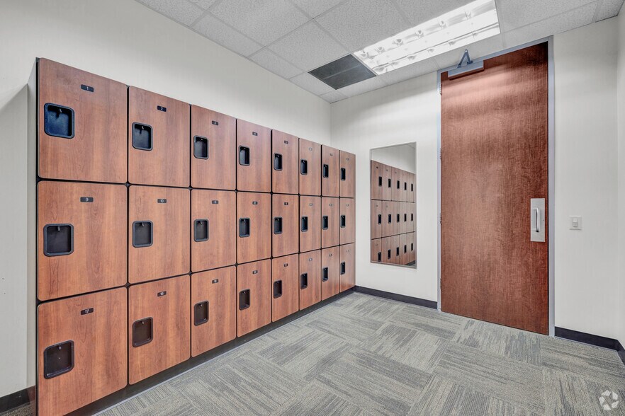 More Photos Of 400 N Sam Houston Pky E, Houston Office For Lease