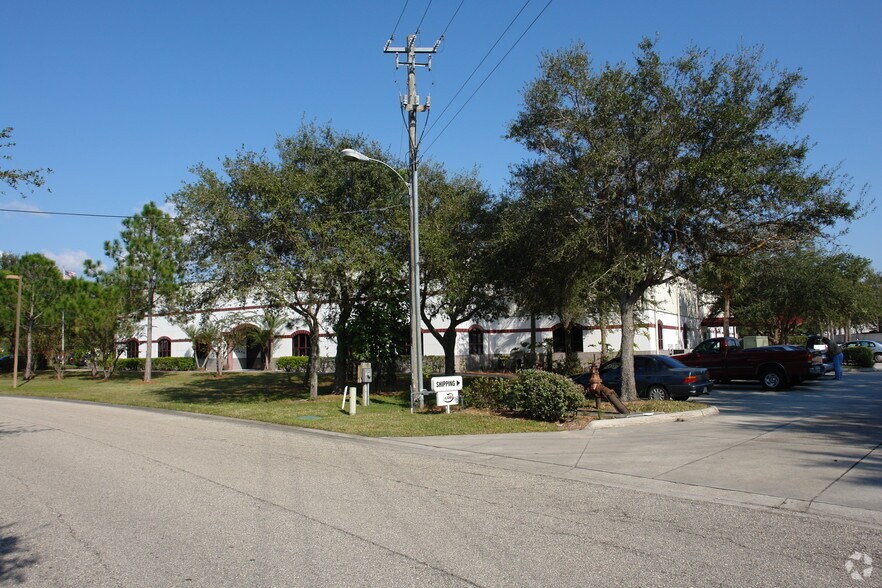 More Photos Of 6411 Parkland Dr, Sarasota Manufacturing For Lease