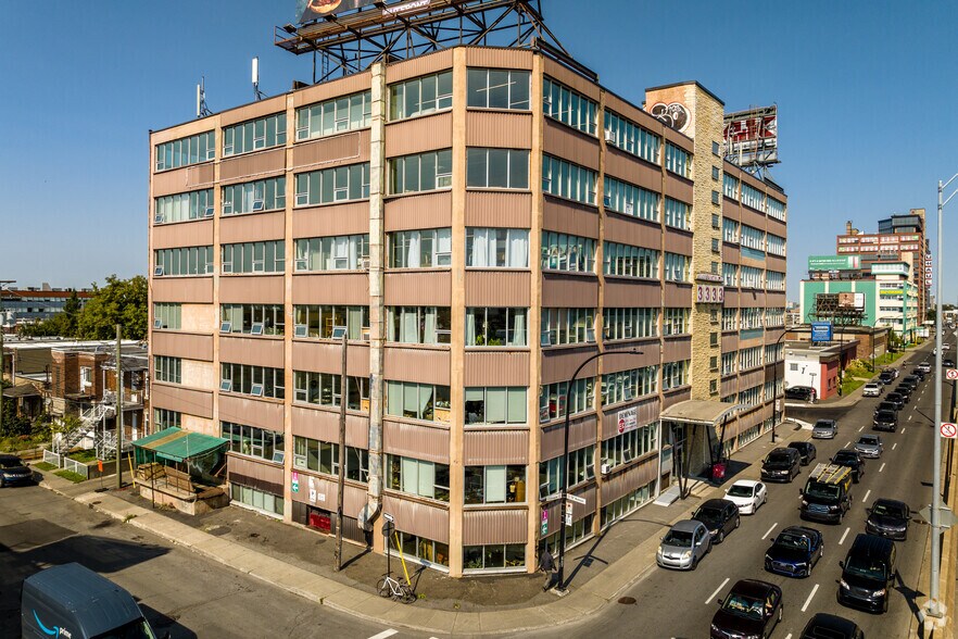 Primary Photo Of 3333 Boul Crémazie E, Montréal Loft Creative Space For Lease