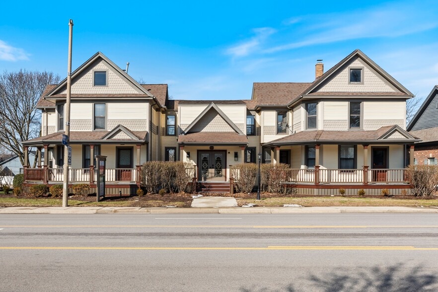 Primary Photo Of 121 N Washington St, Naperville Medical For Lease