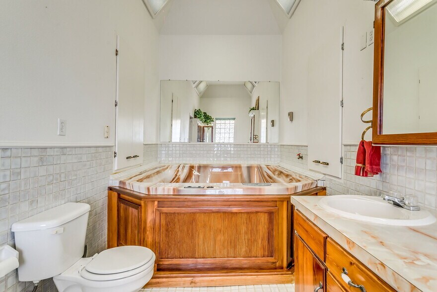 More Photos Of 200 E Blackjack St, Dublin Storefront Retail Residential For Sale