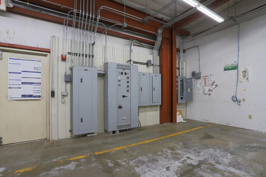 More Photos Of 4040 S Expressway, Council Bluffs Convenience Store For Lease