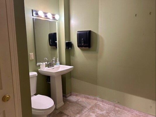 More Photos Of 8740 Montgomery Rd, Cincinnati Unknown For Lease