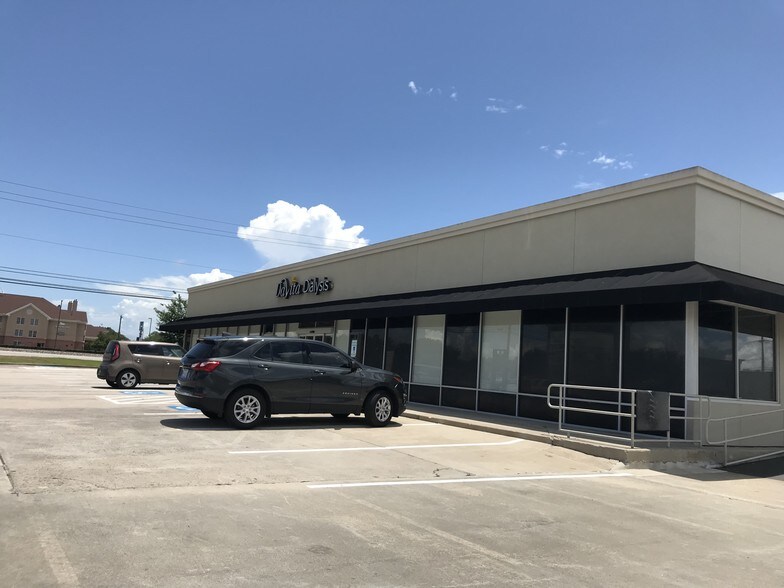 More Photos Of 100-110 W Bay Area Blvd, Webster Unknown For Sale