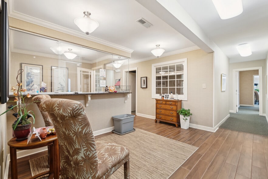 More Photos Of 15 Gamecock Ave, Charleston Office For Sale