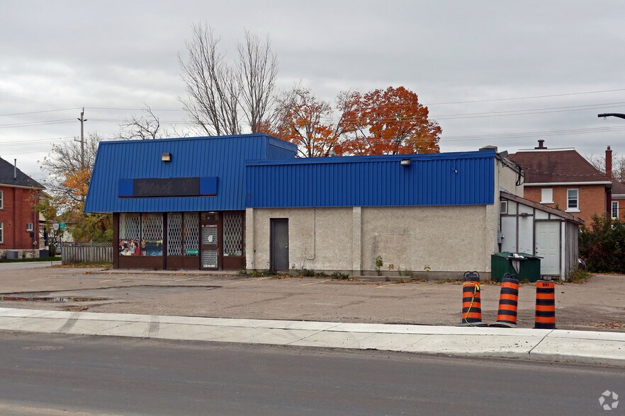 More Photos Of 12 Raglan St N, Renfrew Convenience Store For Sale