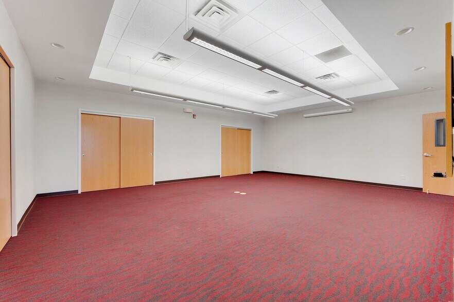 More Photos Of 8645 E Backwater Rd, North Webster Showroom For Lease