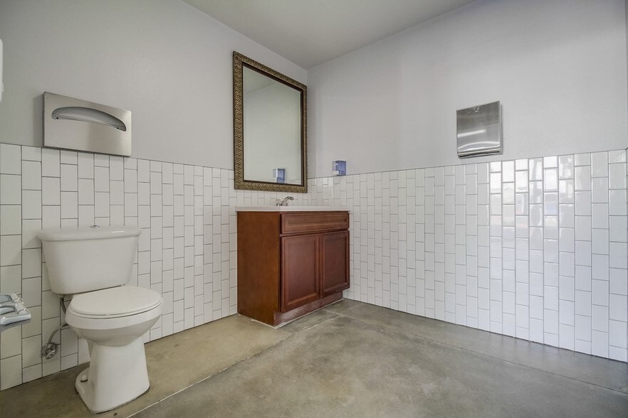 More Photos Of 511-571 5th St, San Fernando Manufacturing For Lease