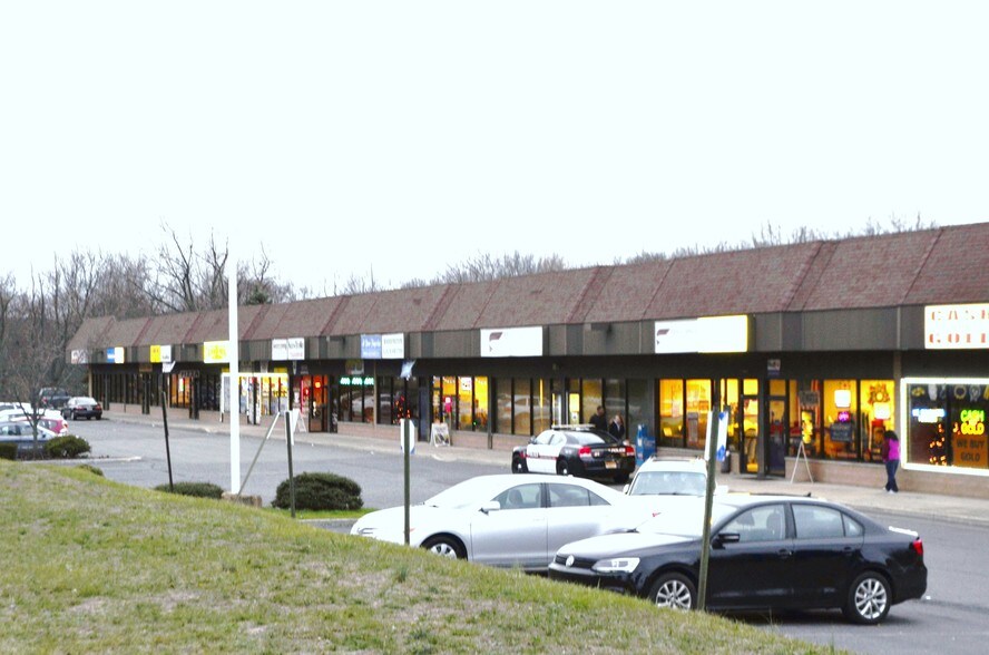 Primary Photo Of 400 E Washington Ave, Washington Restaurant For Lease