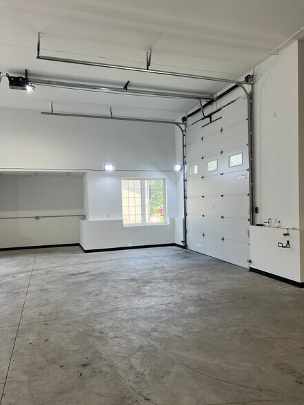 More Photos Of 2746 Pulaski Hwy, Newark Light Distribution For Lease