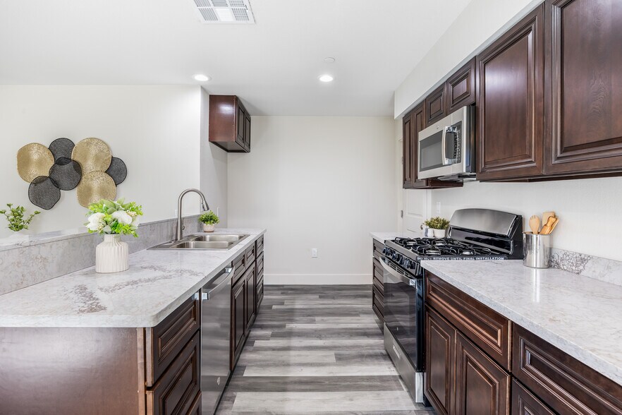 More Photos Of 2409 Cava Ct, Sacramento Apartments For Sale