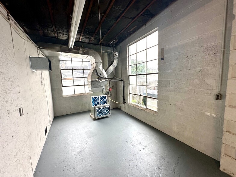 More Photos Of 5 Silver St, Norwalk Warehouse For Sale