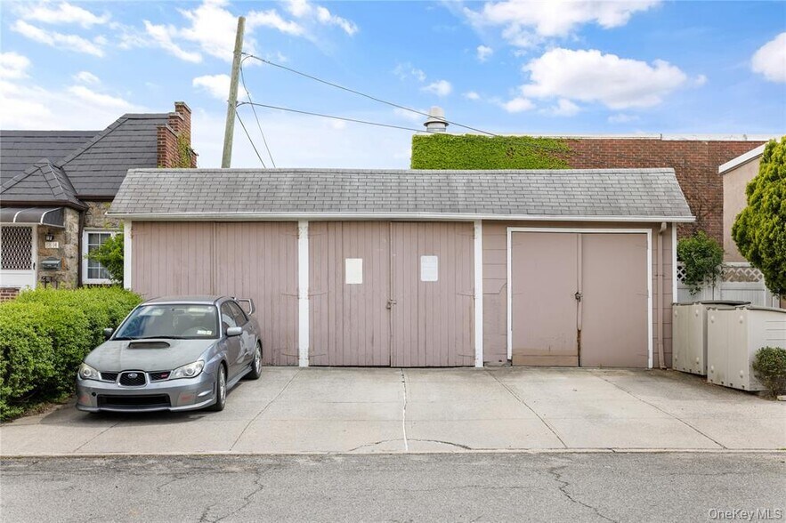 More Photos Of 7503 88th St, Glendale Storefront Retail Residential For Sale