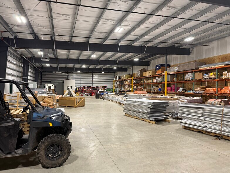 More Photos Of 119 Arnold Mill Pk, Woodstock Light Manufacturing For Lease
