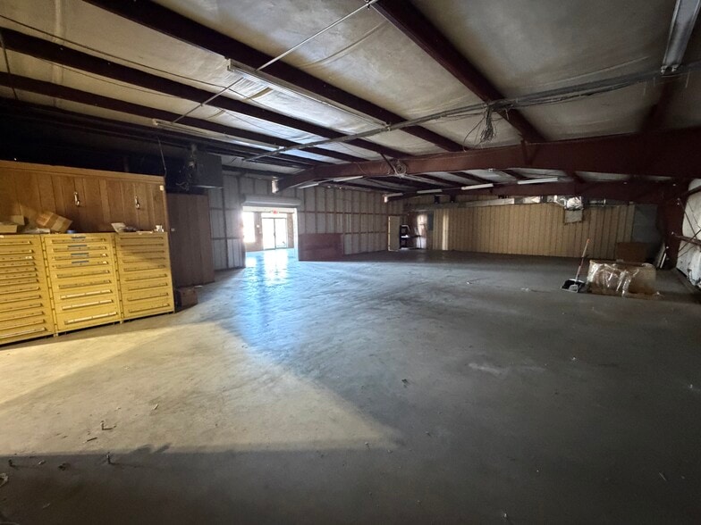 More Photos Of 1865 US 41 Hwy SW, Calhoun Industrial For Lease