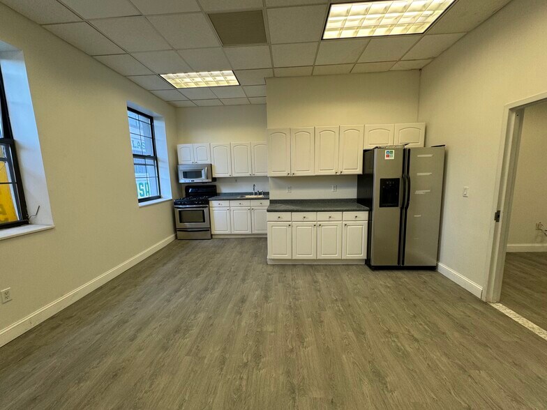 More Photos Of 3 Whale Sq, Brooklyn Warehouse For Lease