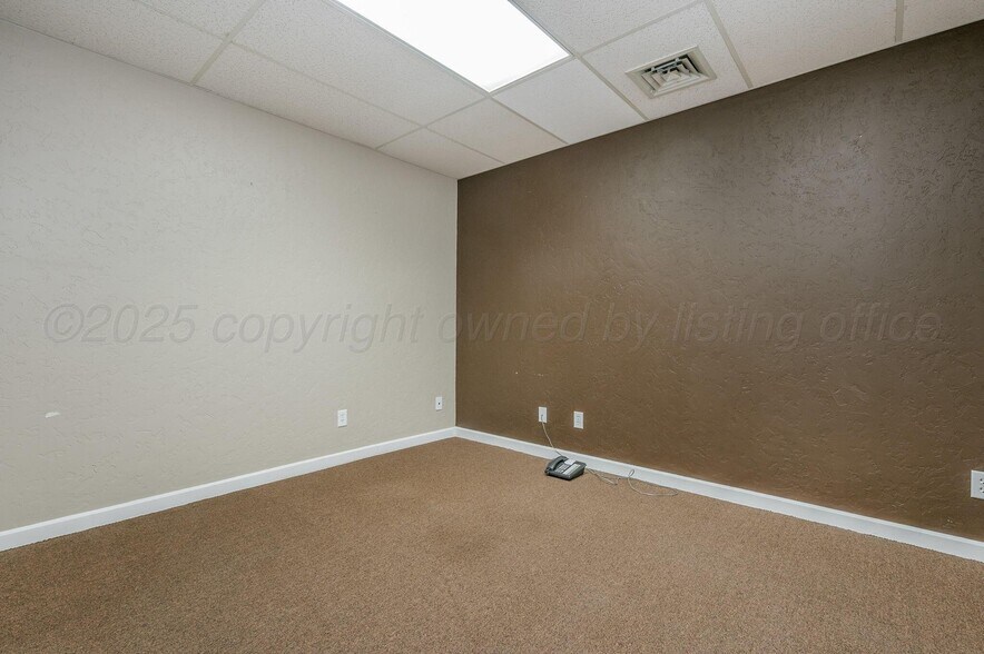 More Photos Of 1505 N Banks St, Pampa Office For Sale