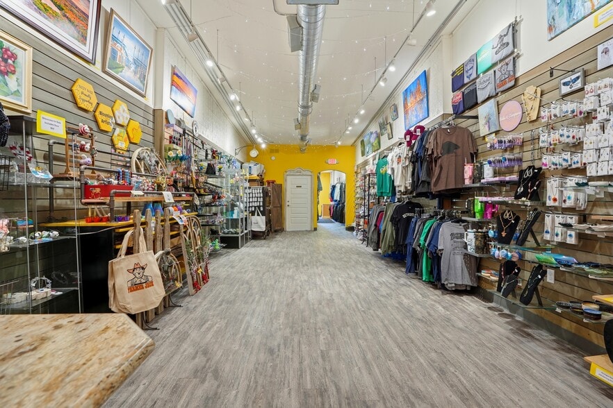 More Photos Of 409 S Main St, Rochester Storefront For Sale