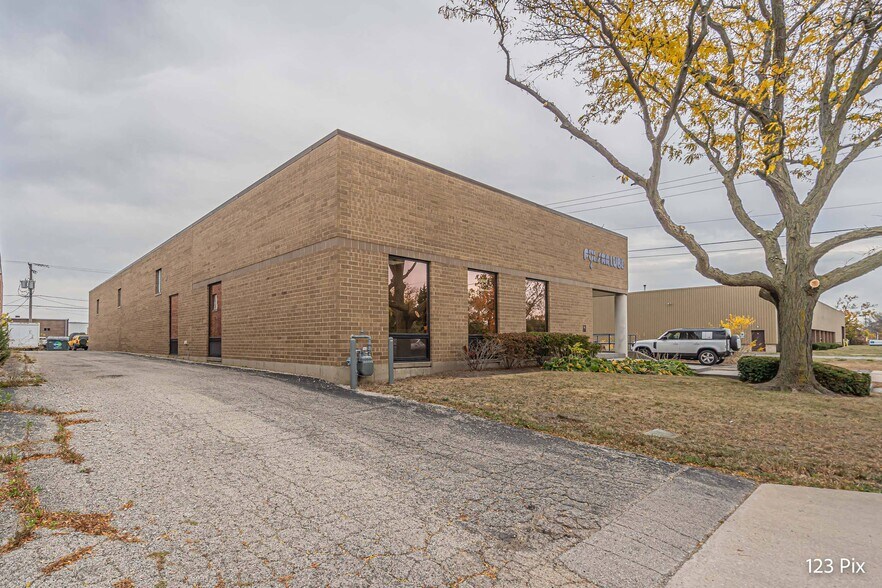 More Photos Of 1480 Howard St, Elk Grove Village Warehouse For Lease
