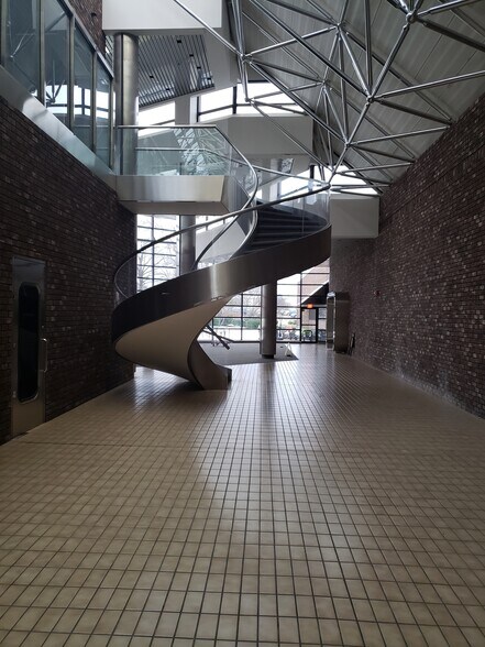 More Photos Of 4300 36th St SE, Grand Rapids Manufacturing For Lease