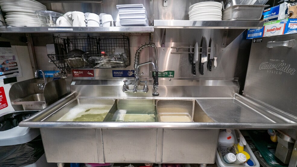 More Photos Of 201-205 NE 31st St, Oakland Park Restaurant For Lease