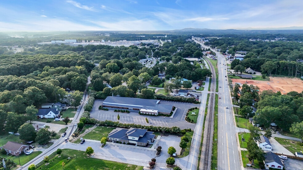 More Photos Of 313 N Main St, Simpsonville Freestanding For Sale